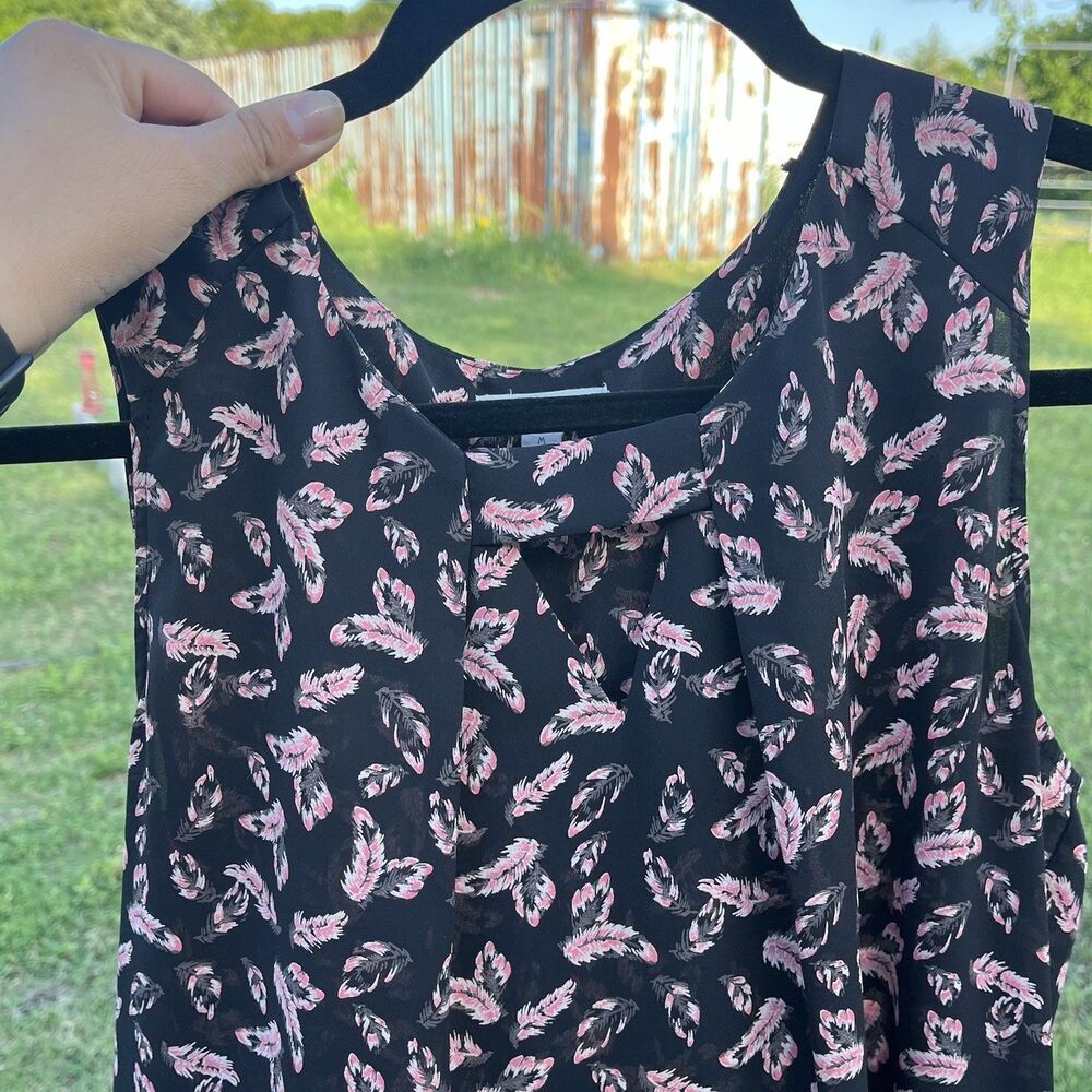 Pleione Size M Tunic Blouse w/ pink & white feather print - Picture 6 of 12